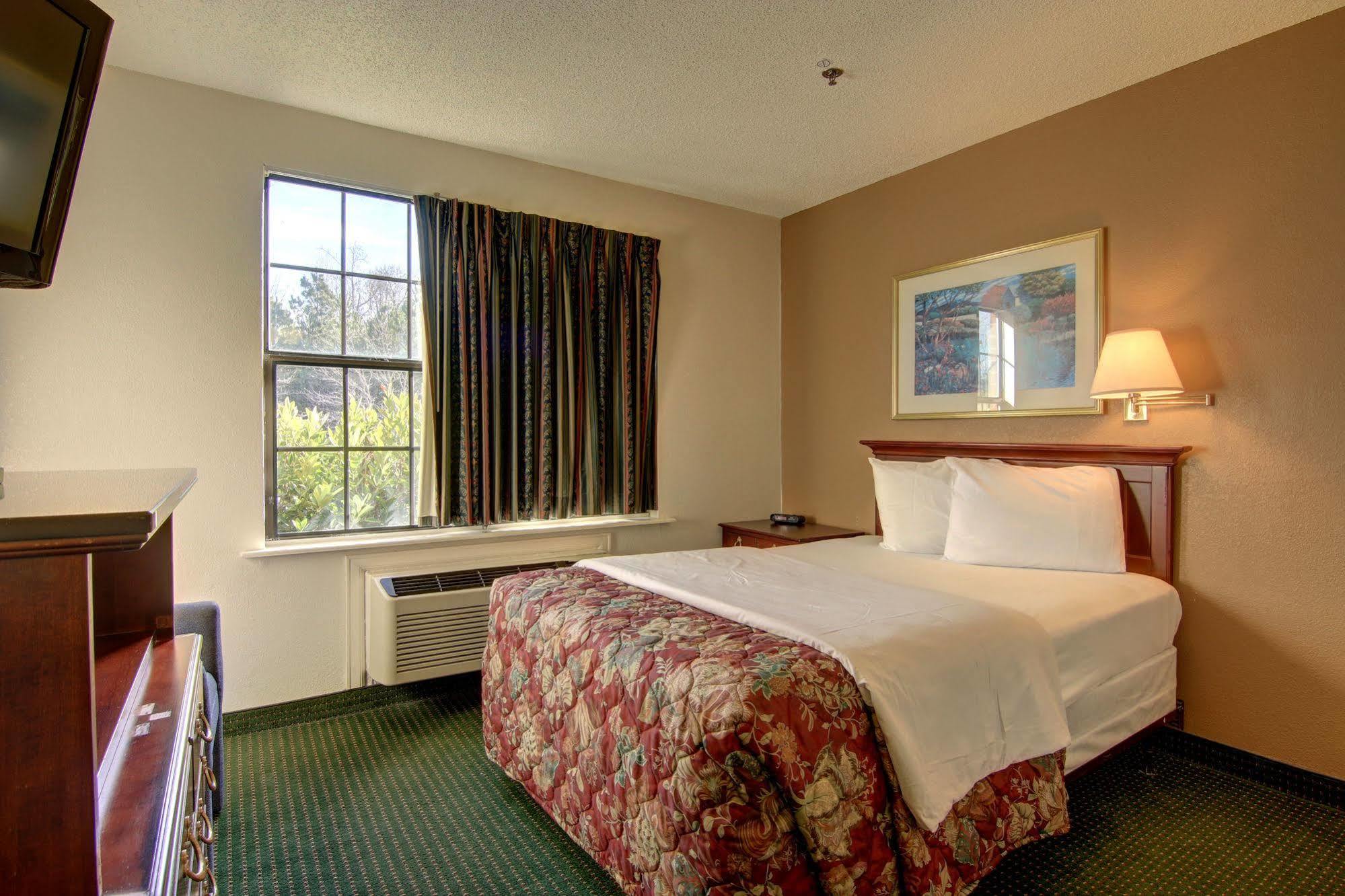 Intown Suites Extended Stay Atlanta Ga - Snellville Bagian luar foto